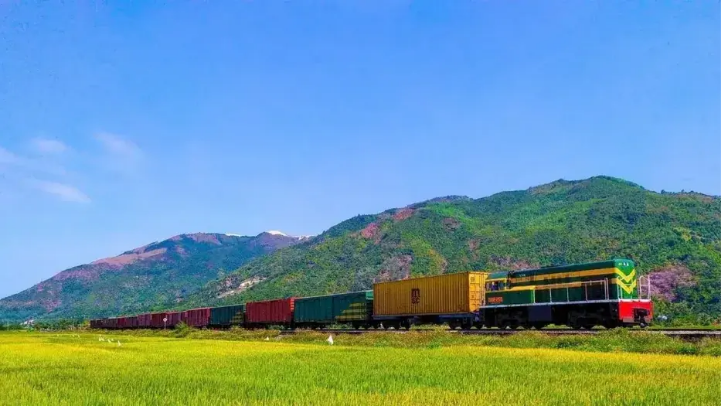 Đường sắt miễn phí vận chuyển hàng cứu trợ vùng lũ